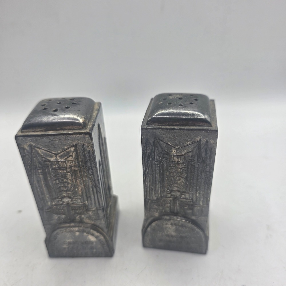 Vintage 1933 Chicago Worlds Fair Salt Pepper Shakers Art Deco Illinois Host Hous